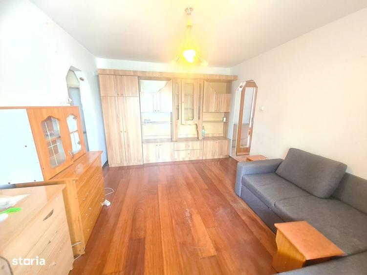 Apartament cu 2 camere semidecomandat în Est