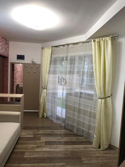 Apartament cu 3 camere semidecomandat, mobilat în Bună Ziua
