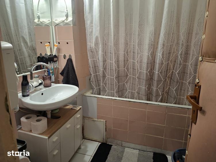 Apartament cu 3 camere decomandat în Democrației