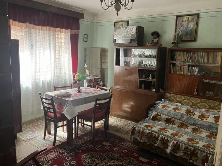Casă cu 4 camere cu Teren 1322 Mp în Săvârșin
