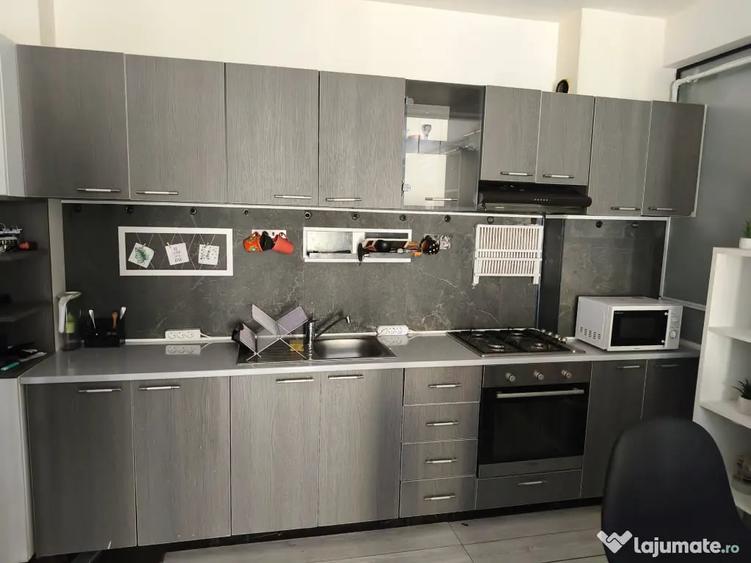 Apartament cu 2 camere decomandat în Roșu