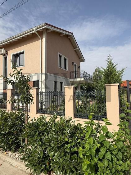 Casă individuală cu 5 camere cu Canalizare în Dumbrăvița