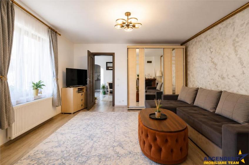 Casă cu 4 camere cu Teren 919 Mp în Sânpetru