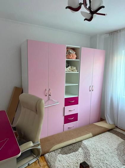 Apartament cu 3 camere semidecomandat în Micro 16