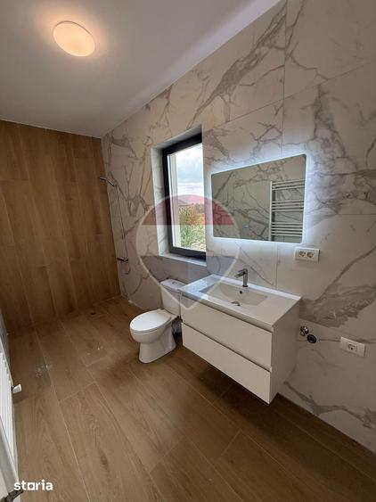 Casă cu 5 camere cu Teren 300 Mp în Central