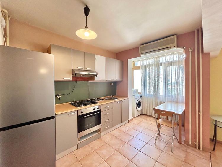 Apartament cu 3 camere decomandat, mobilat în 1 Mai