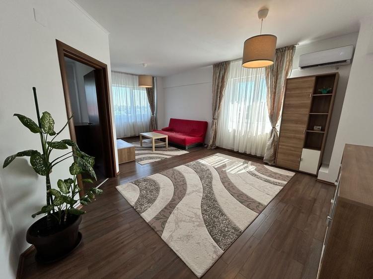 Apartament cu 2 camere semidecomandat, mobilat în Est