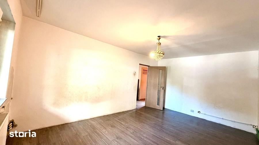 Apartament cu 3 camere decomandat în Între Lacuri