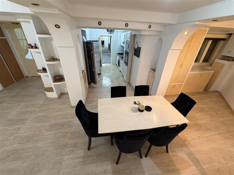 Apartament cu 3 camere decomandat, mobilat în Central