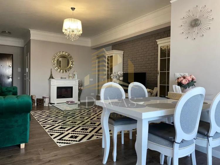 Apartament cu 4 camere semidecomandat, mobilat în Aurel Vlaicu
