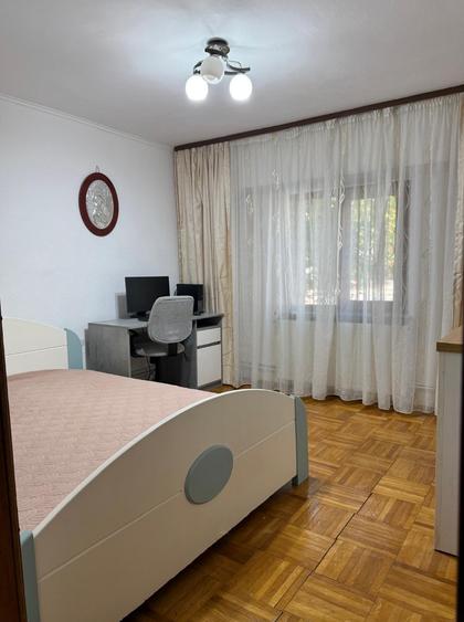 Apartament cu 3 camere decomandat, mobilat în Gară
