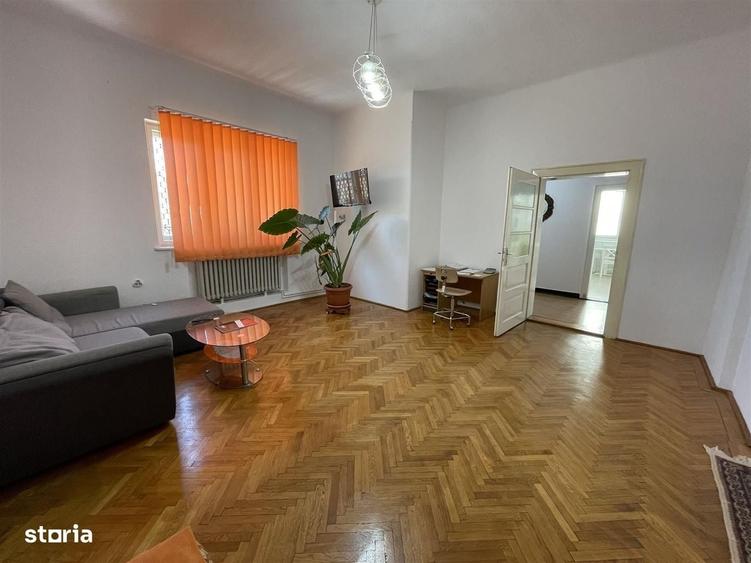Apartament cu 4 camere în Central