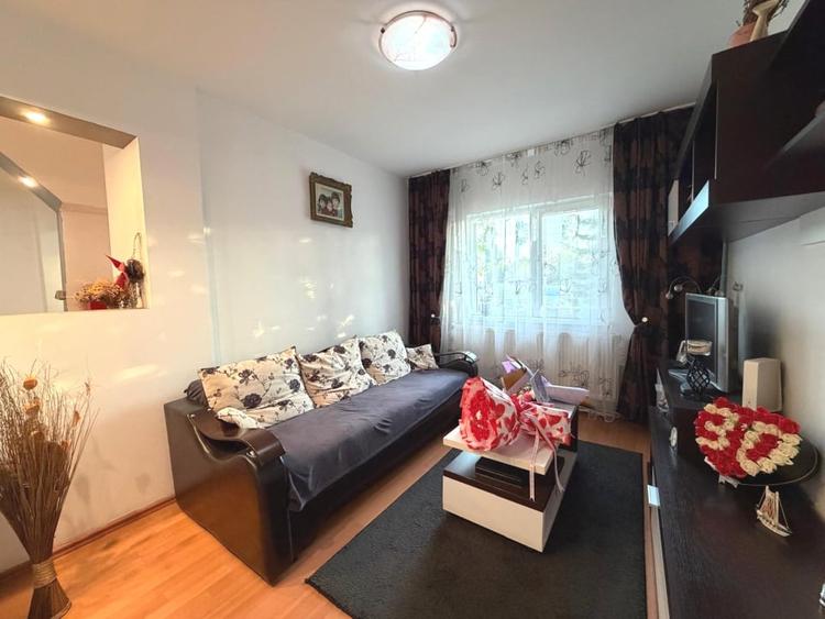 Apartament cu 4 camere decomandat, mobilat în Tolstoi