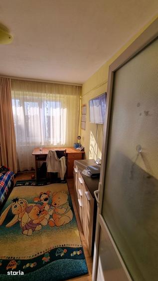 Apartament cu 3 camere decomandat, mobilat în Sud