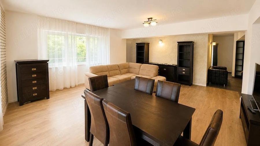 Apartament cu 4 camere decomandat în Plopilor