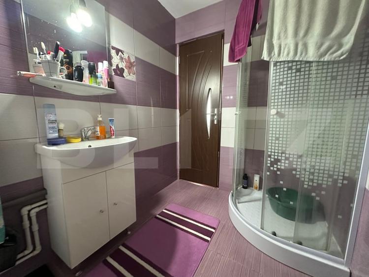 Casă individuală cu 4 camere cu Canalizare în Vulcan