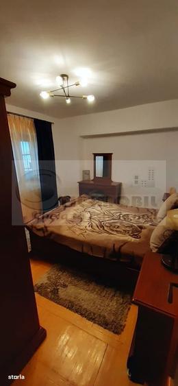 Apartament cu 3 camere decomandat, mobilat în Nicolina
