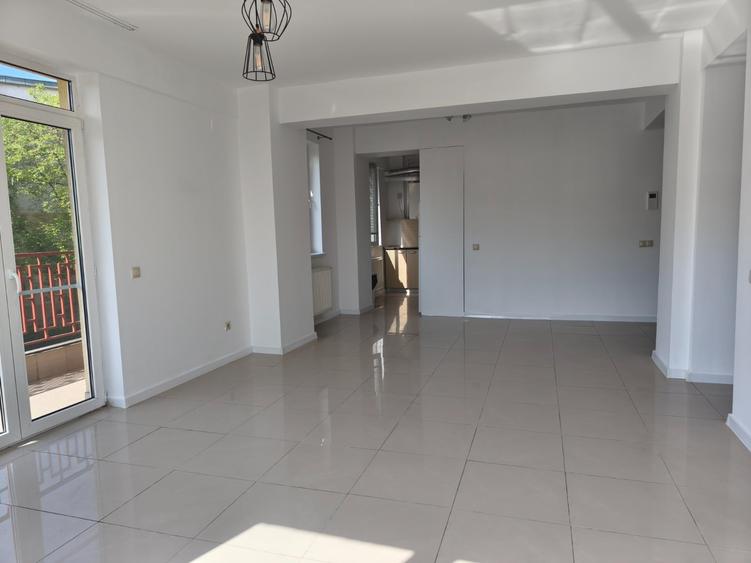 Apartament cu 2 camere semidecomandat în Olteniței