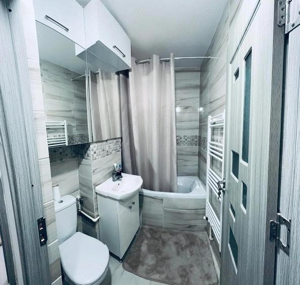 Apartament cu 3 camere semidecomandat în Central