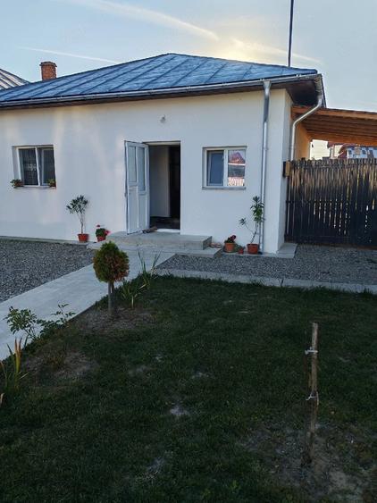 Casă cu 2 camere cu Teren 555 Mp în Perșinari