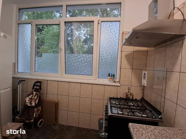 Apartament cu 3 camere decomandat în Titan
