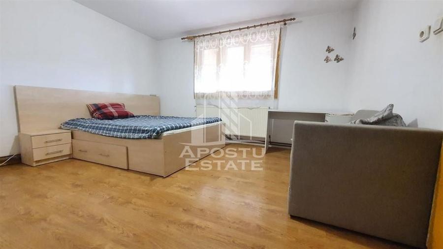 Apartament cu 4 camere semidecomandat, mobilat în Buziașului