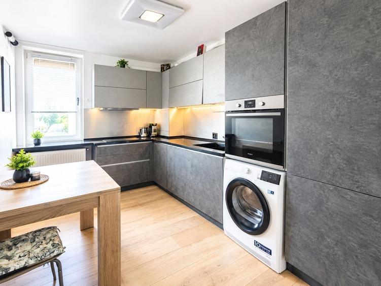 Apartament cu 2 camere decomandat în Tractorul