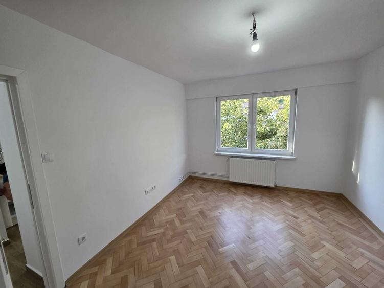 Apartament cu 2 camere decomandat în Curteni