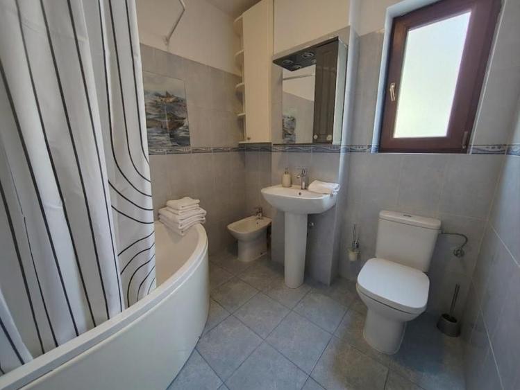 Apartament cu 3 camere decomandat, mobilat în Valea Adâncă