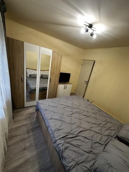 Apartament cu 2 camere semidecomandat în Craiovița Nouă