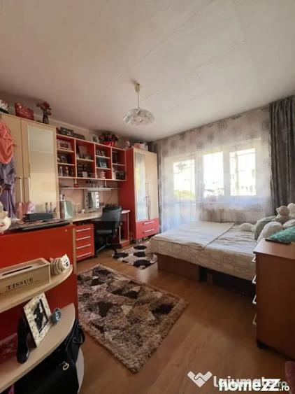 Apartament cu 4 camere decomandat în Central