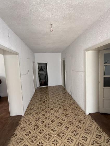Casă cu 4 camere cu Canalizare în Central