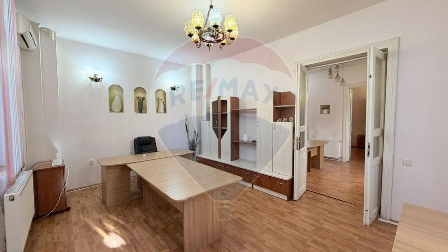 Casă cu 4 camere cu Teren 435 Mp în Central