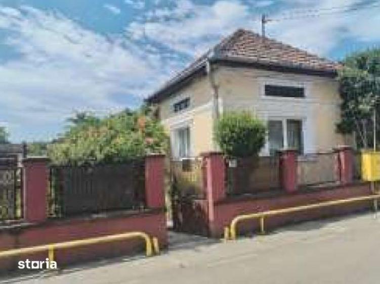 Casă cu 2 camere cu Teren 718 Mp în Central