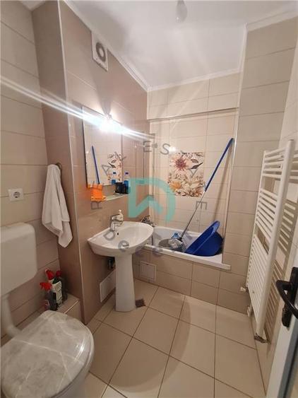 Apartament cu 3 camere decomandat, mobilat în Răcădău
