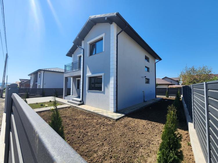 Casă individuală cu 4 camere cu Canalizare în Miroslava
