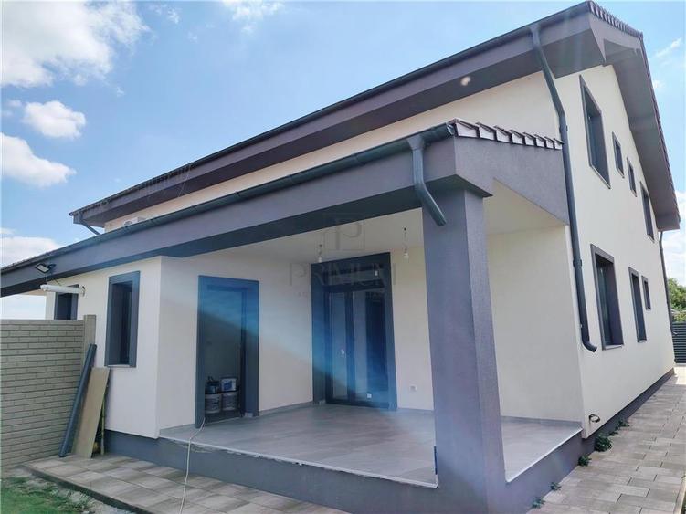 Duplex cu 4 camere cu Canalizare în Moșnița Veche