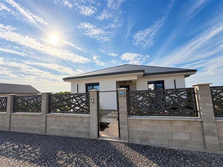 Casă cu 3 camere cu Teren 500 Mp în Sântandrei