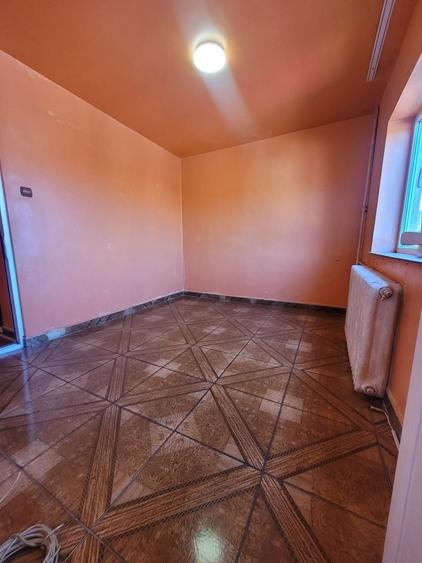 Apartament cu 3 camere semidecomandat în Inel II