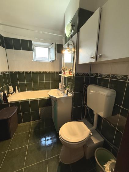 Apartament cu 3 camere decomandat, mobilat în Girocului