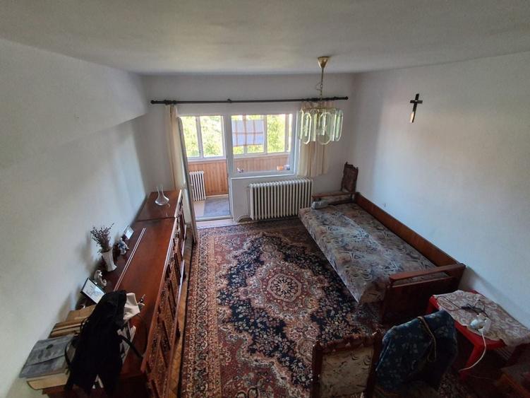 Apartament cu 4 camere decomandat în Central