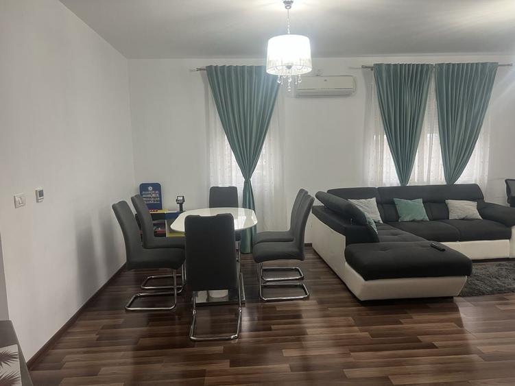 Apartament cu 3 camere decomandat în Lipovei