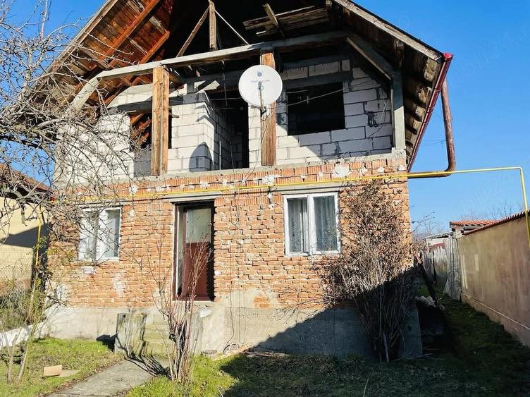 Casă cu Teren 326 Mp în Păușești