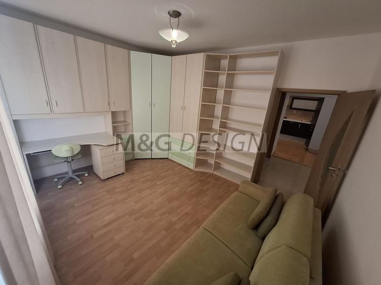 Apartament cu 3 camere semidecomandat, mobilat în Central