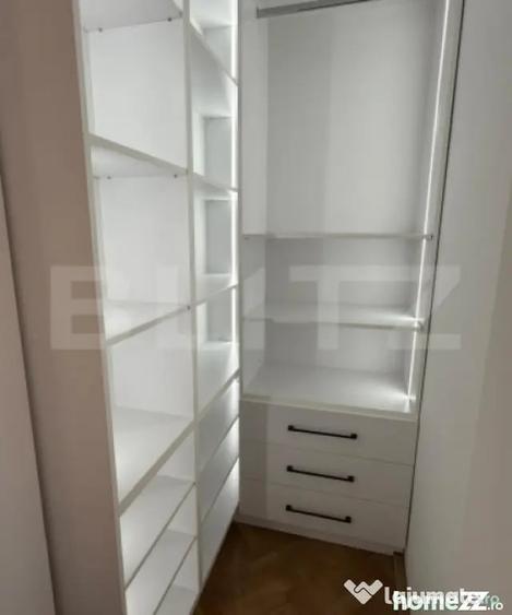 Apartament cu 4 camere decomandat în Central