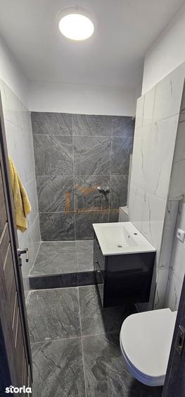 Apartament cu 3 camere decomandat în Astra