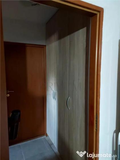 Apartament cu 3 camere decomandat, mobilat în Dâmbovița