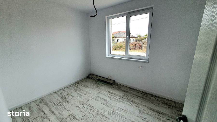 Casă cu 3 camere cu Teren 328 Mp în Crevedia