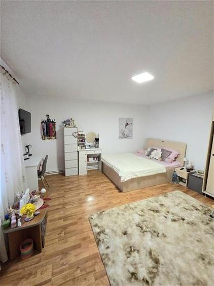 Duplex cu 5 camere cu Canalizare în Sud-Vest