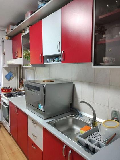 Apartament cu 2 camere semidecomandat, mobilat în Girocului